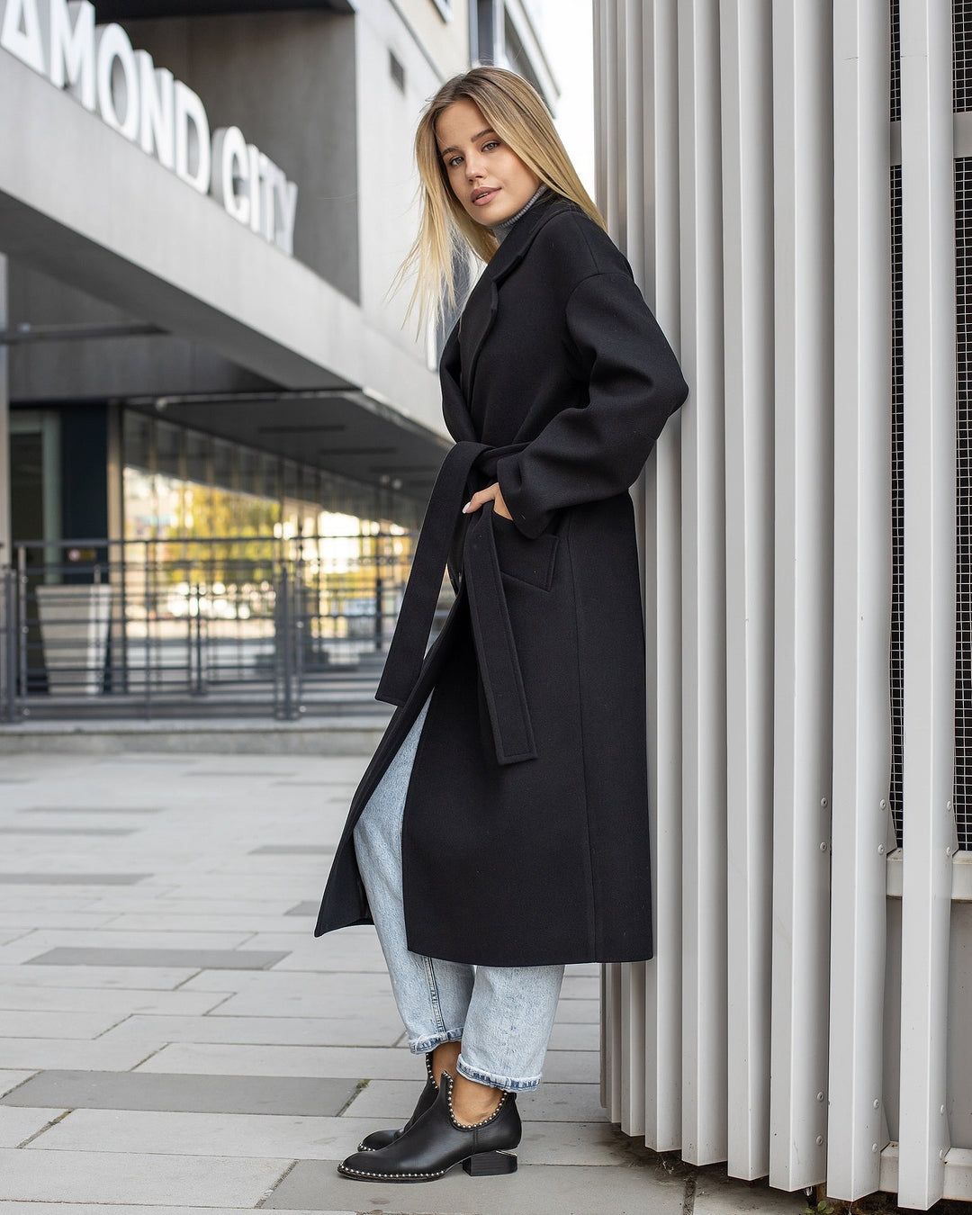 Munich Buttoned Coat Black