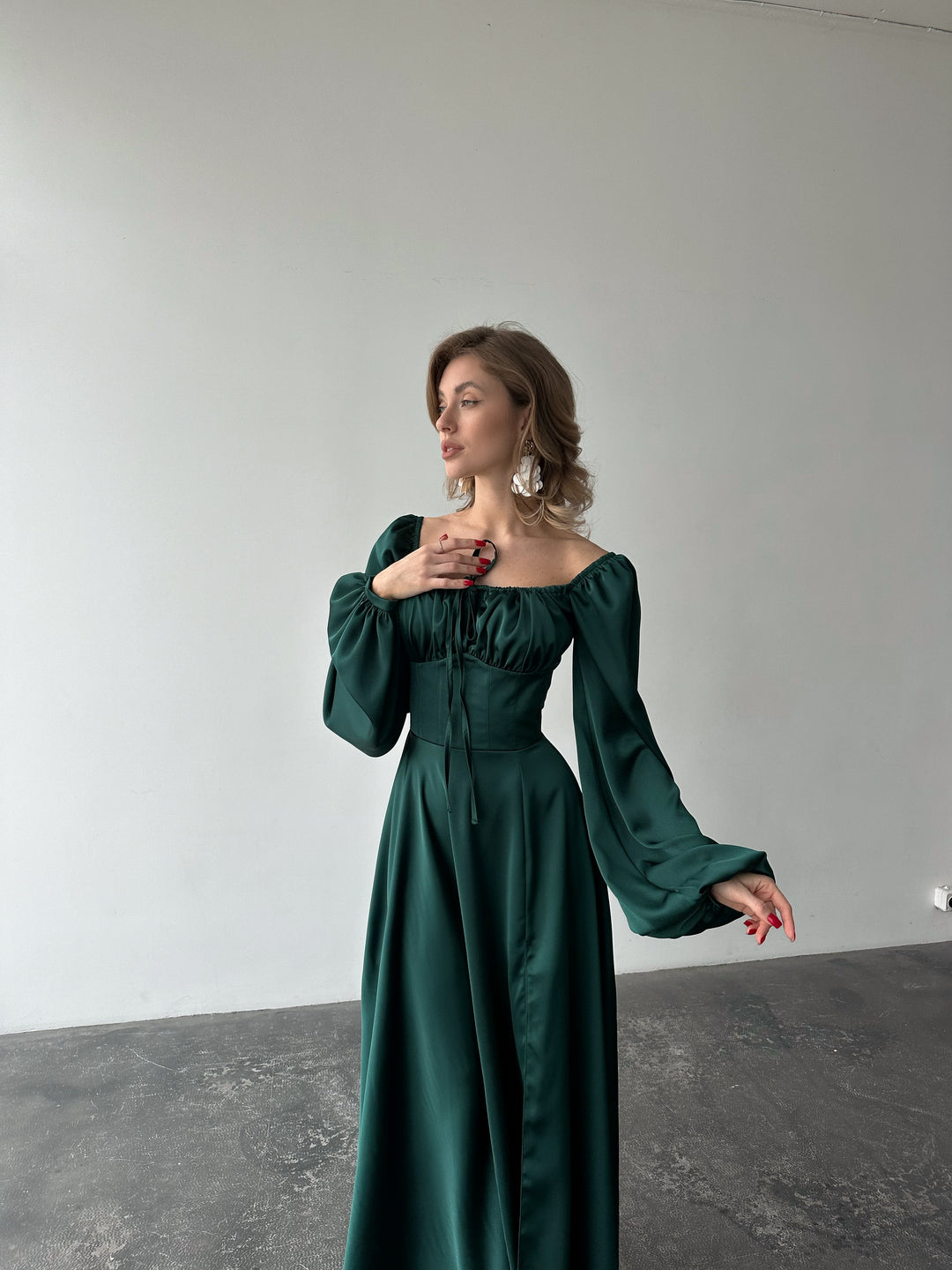 Chic emerald green silk formal maxi dress with on-or-off shoulder puff sleeves. A striking aesthetic perfect for an NYC style cocktail dress.