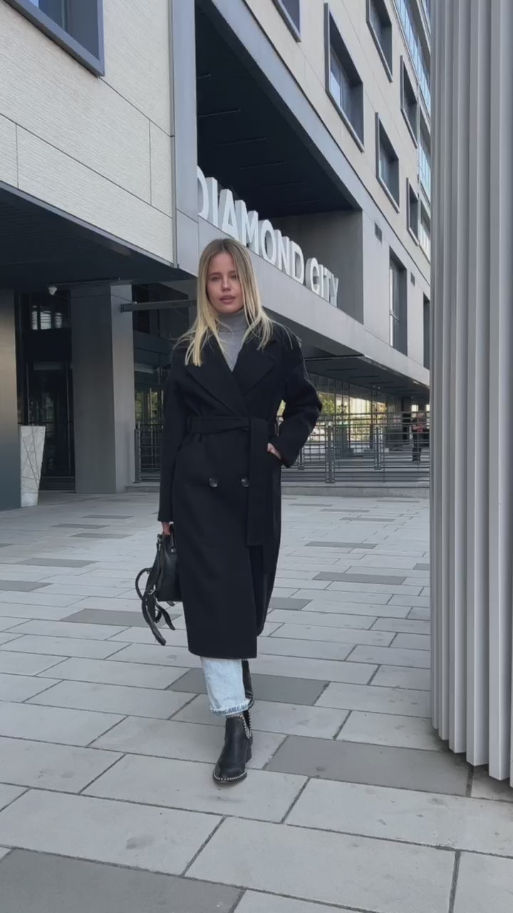 Munich Buttoned Coat Black